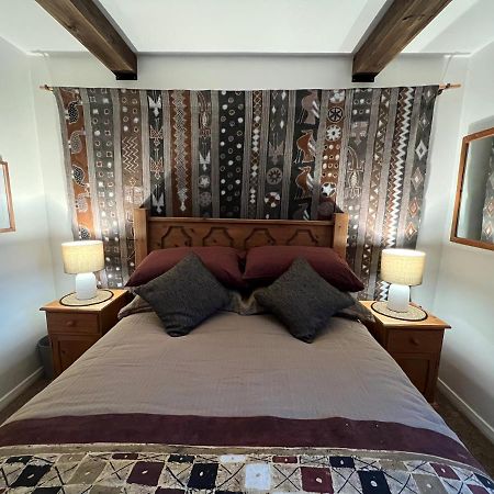 Cosy Private Accommodation In Corsham, Near Bath Extérieur photo