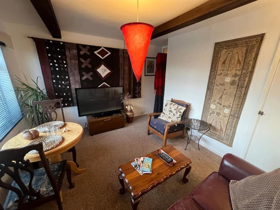 Cosy Private Accommodation In Corsham, Near Bath Extérieur photo