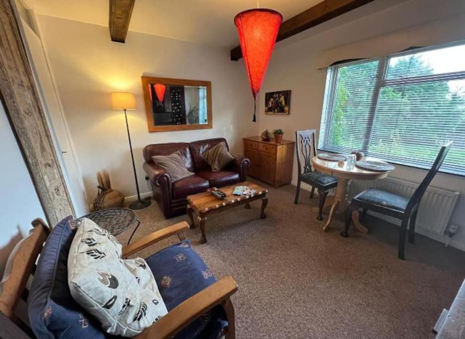 Cosy Private Accommodation In Corsham, Near Bath Extérieur photo