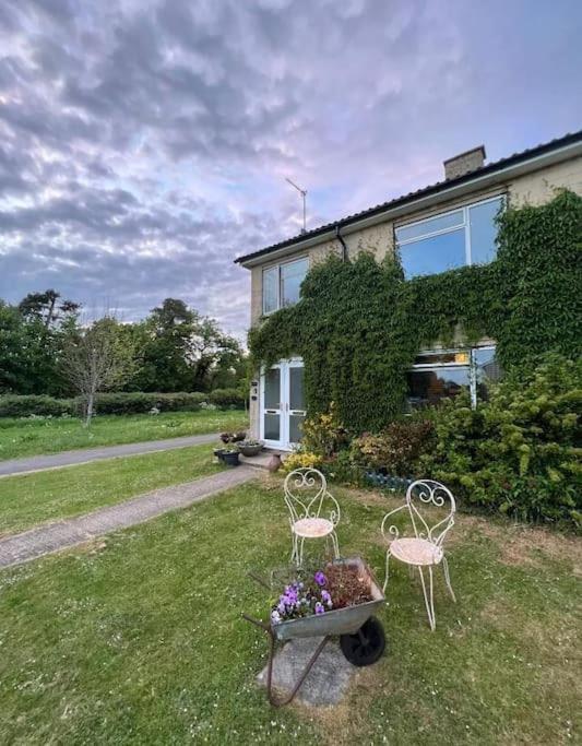 Cosy Private Accommodation In Corsham, Near Bath Extérieur photo