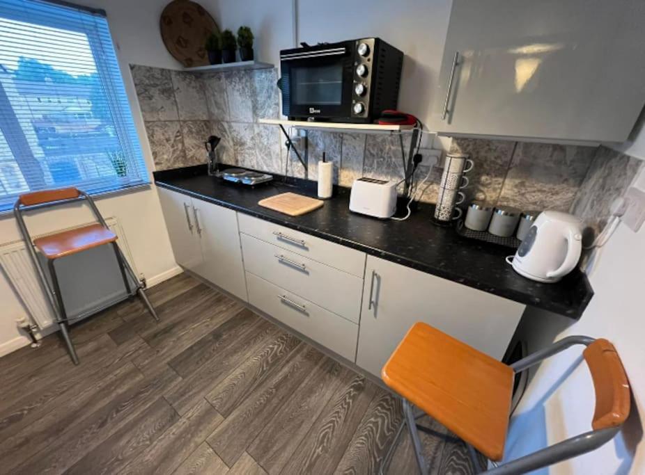 Cosy Private Accommodation In Corsham, Near Bath Extérieur photo
