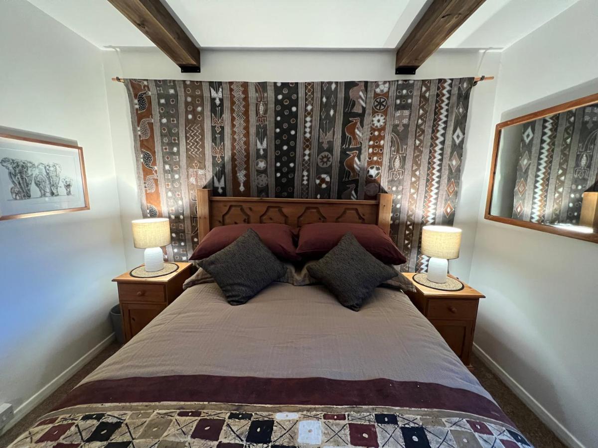 Cosy Private Accommodation In Corsham, Near Bath Extérieur photo